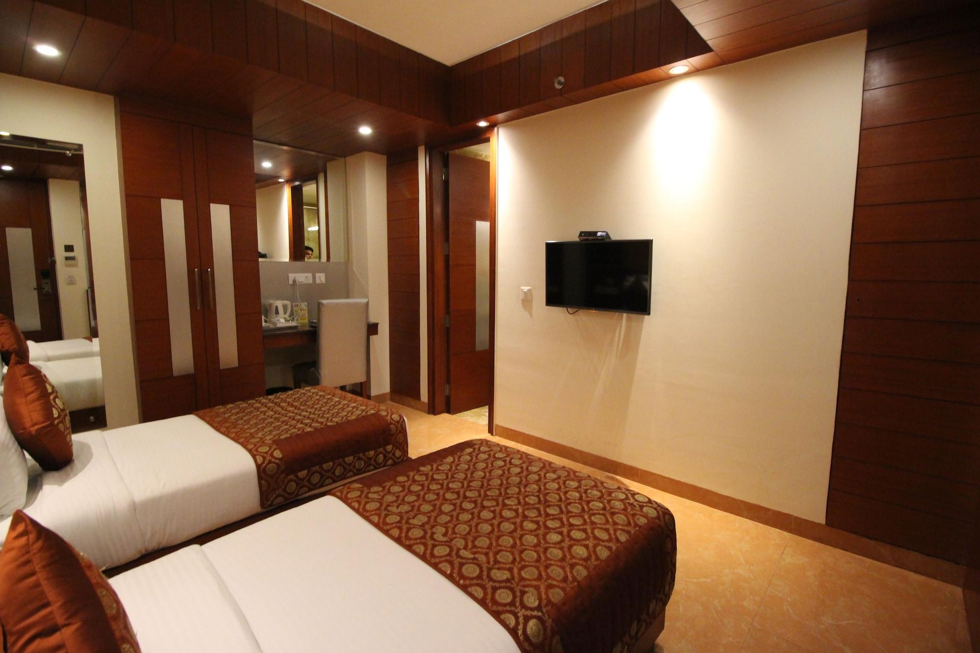 Hotel Golden Grand Delhi  Extérieur photo