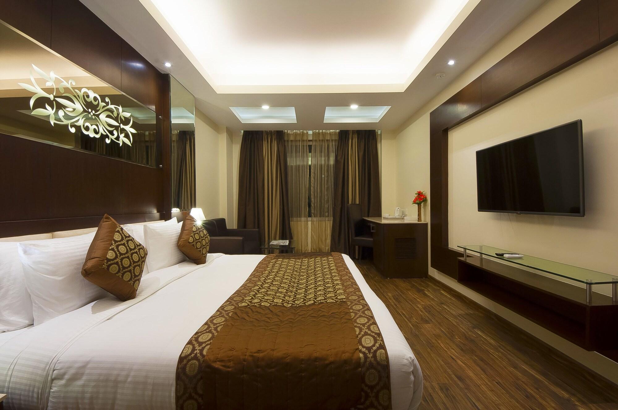 Hotel Golden Grand Delhi  Extérieur photo