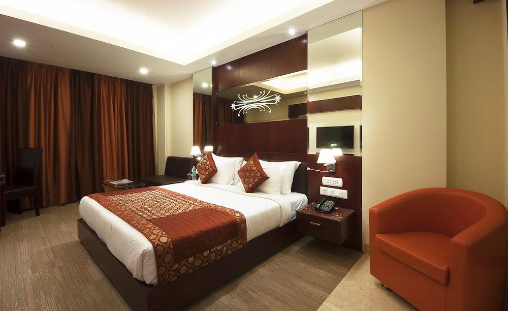 Hotel Golden Grand Delhi  Extérieur photo