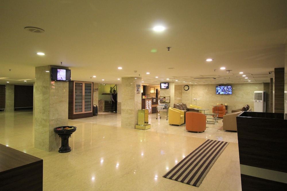 Hotel Golden Grand Delhi  Extérieur photo