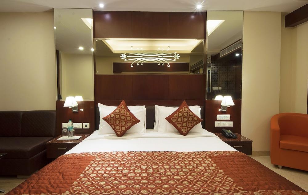 Hotel Golden Grand Delhi  Extérieur photo