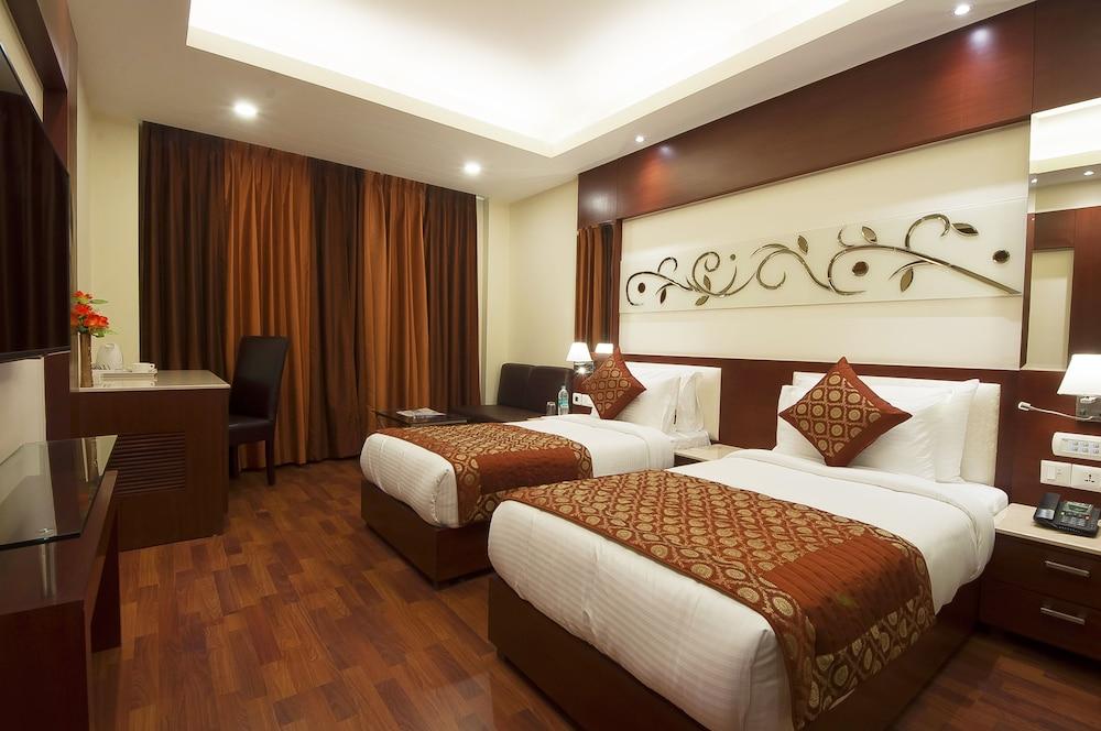 Hotel Golden Grand Delhi  Extérieur photo