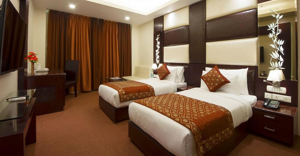 Hotel Golden Grand Delhi  Extérieur photo