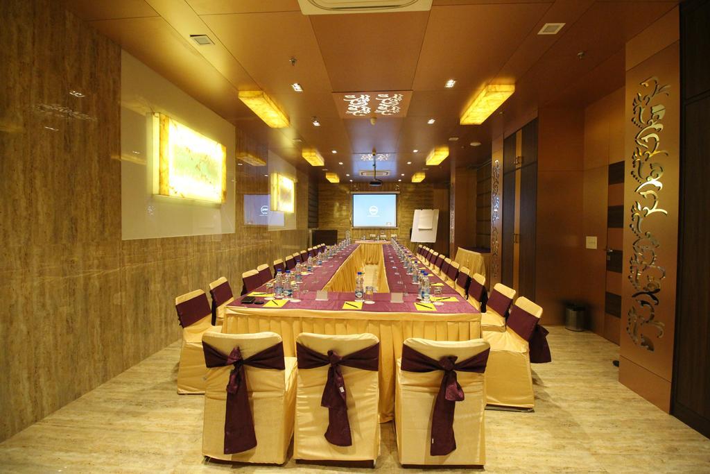 Hotel Golden Grand Delhi  Extérieur photo