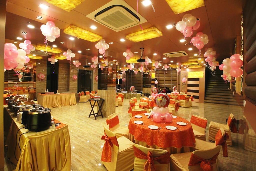 Hotel Golden Grand Delhi  Extérieur photo