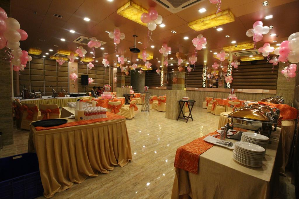 Hotel Golden Grand Delhi  Extérieur photo
