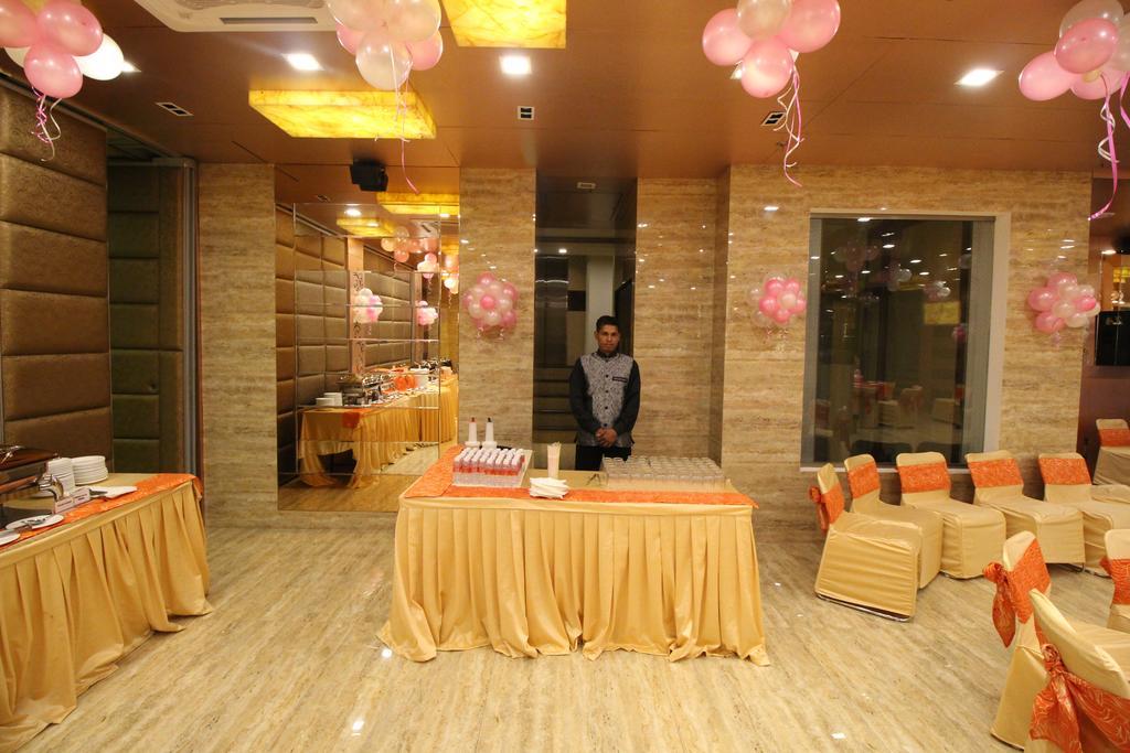 Hotel Golden Grand Delhi  Extérieur photo