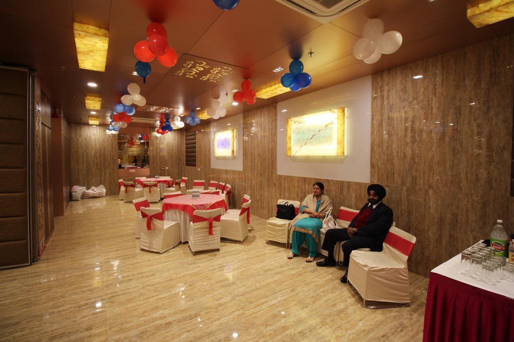 Hotel Golden Grand Delhi  Extérieur photo