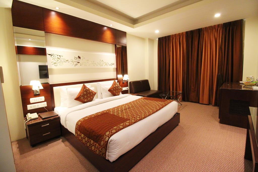 Hotel Golden Grand Delhi  Extérieur photo