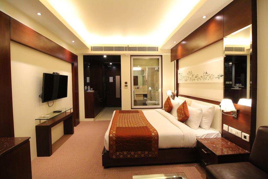 Hotel Golden Grand Delhi  Extérieur photo