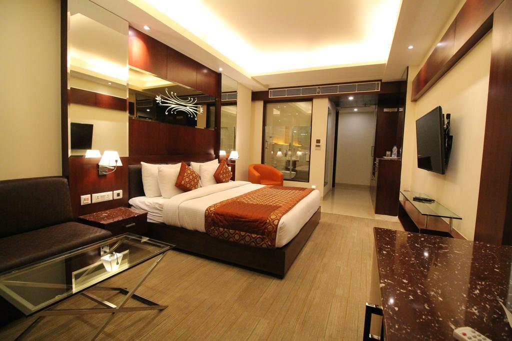 Hotel Golden Grand Delhi  Extérieur photo