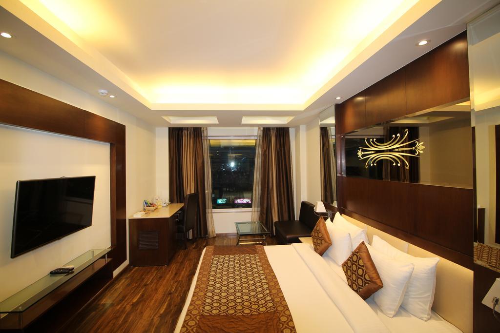Hotel Golden Grand Delhi  Extérieur photo