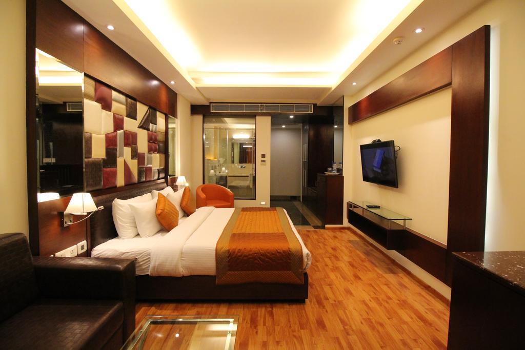 Hotel Golden Grand Delhi  Extérieur photo