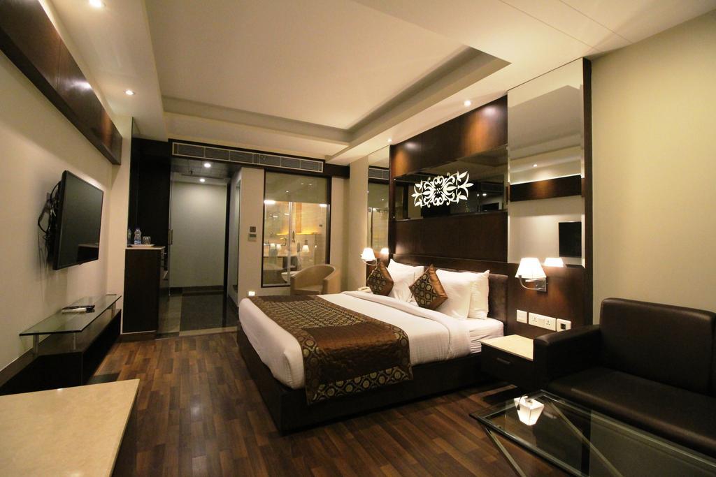 Hotel Golden Grand Delhi  Extérieur photo