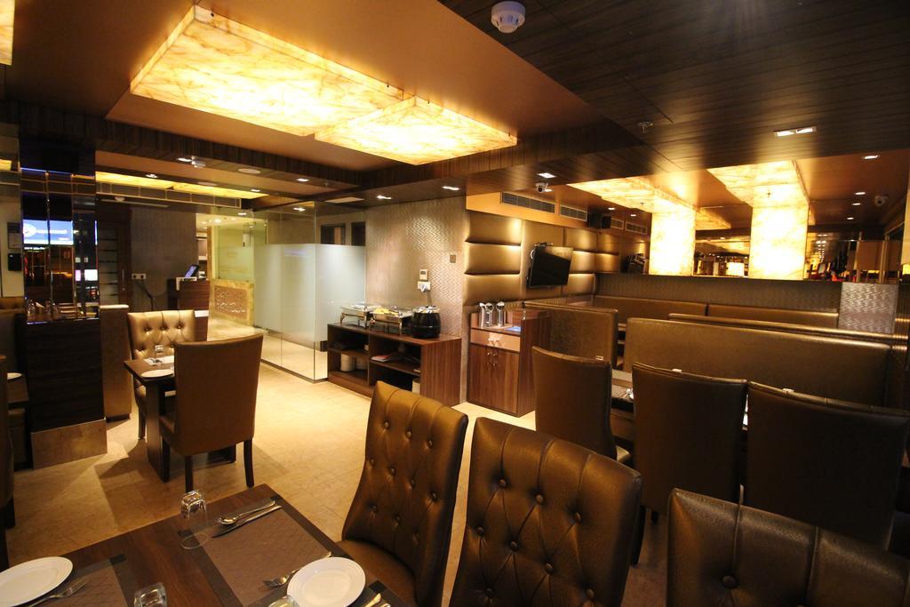 Hotel Golden Grand Delhi  Extérieur photo