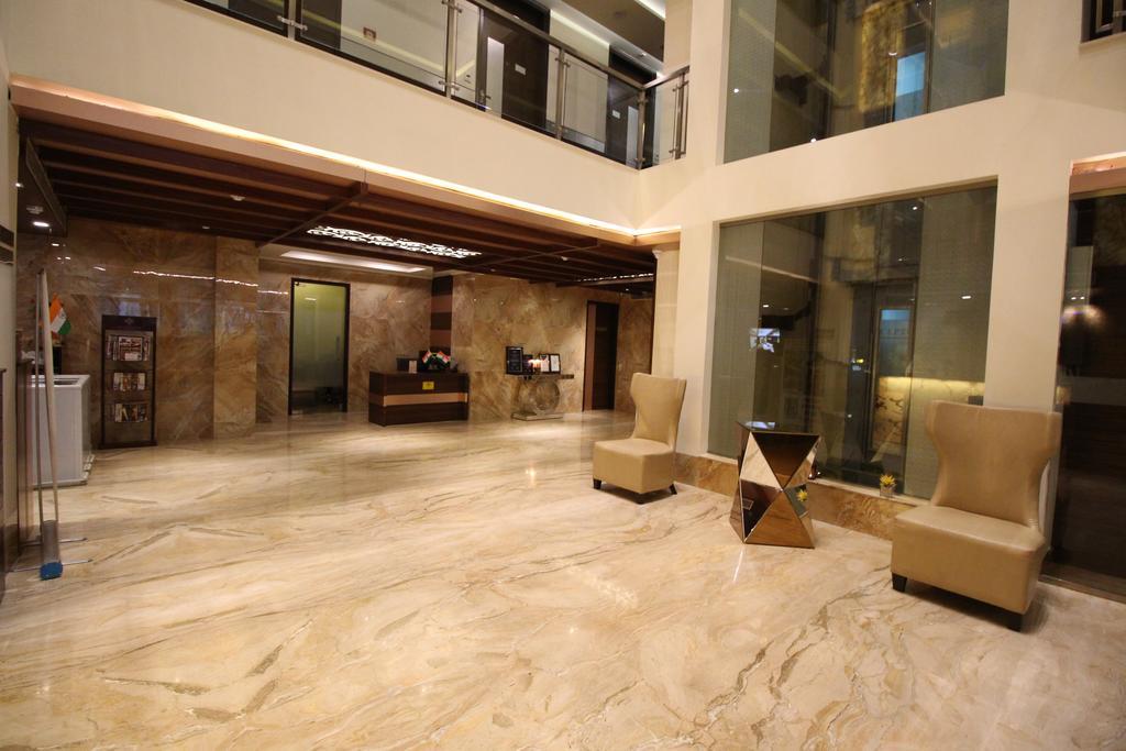 Hotel Golden Grand Delhi  Extérieur photo