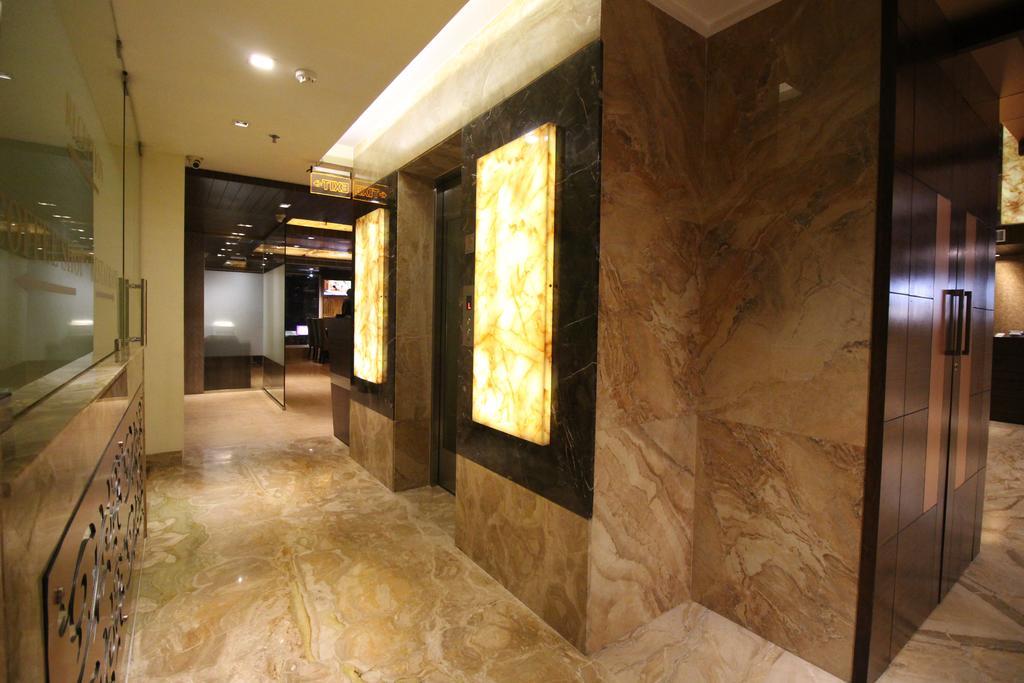Hotel Golden Grand Delhi  Extérieur photo