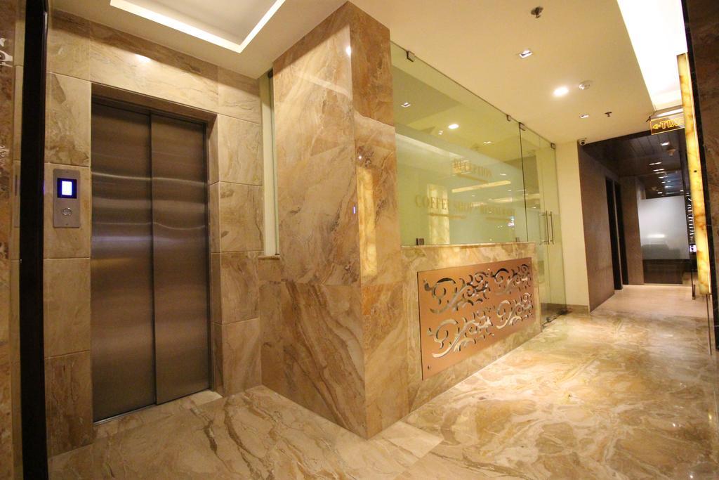 Hotel Golden Grand Delhi  Extérieur photo