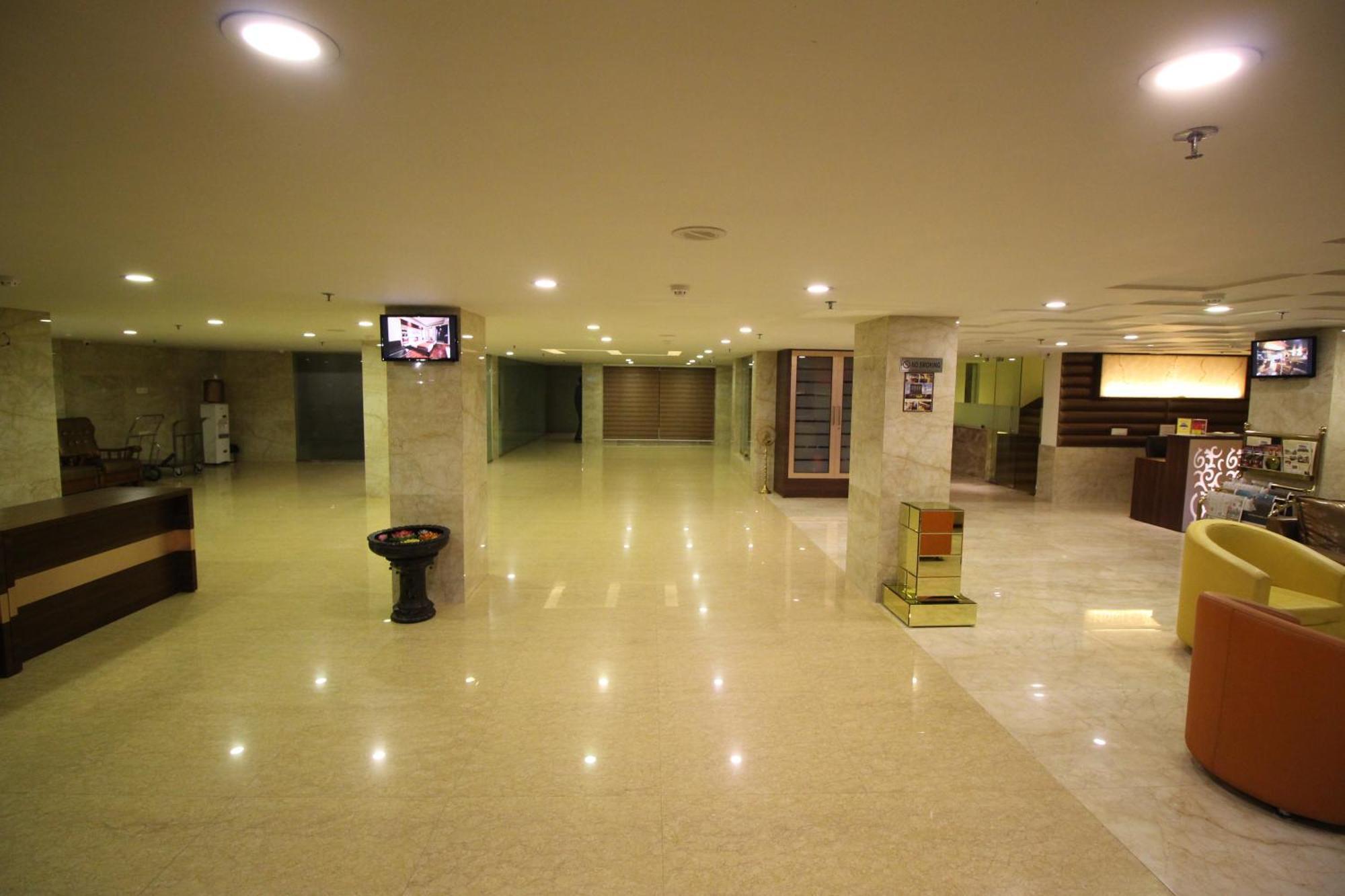 Hotel Golden Grand Delhi  Extérieur photo