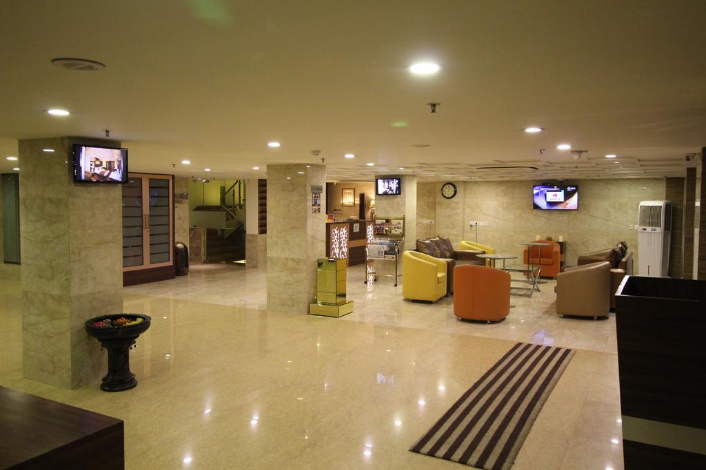 Hotel Golden Grand Delhi  Extérieur photo