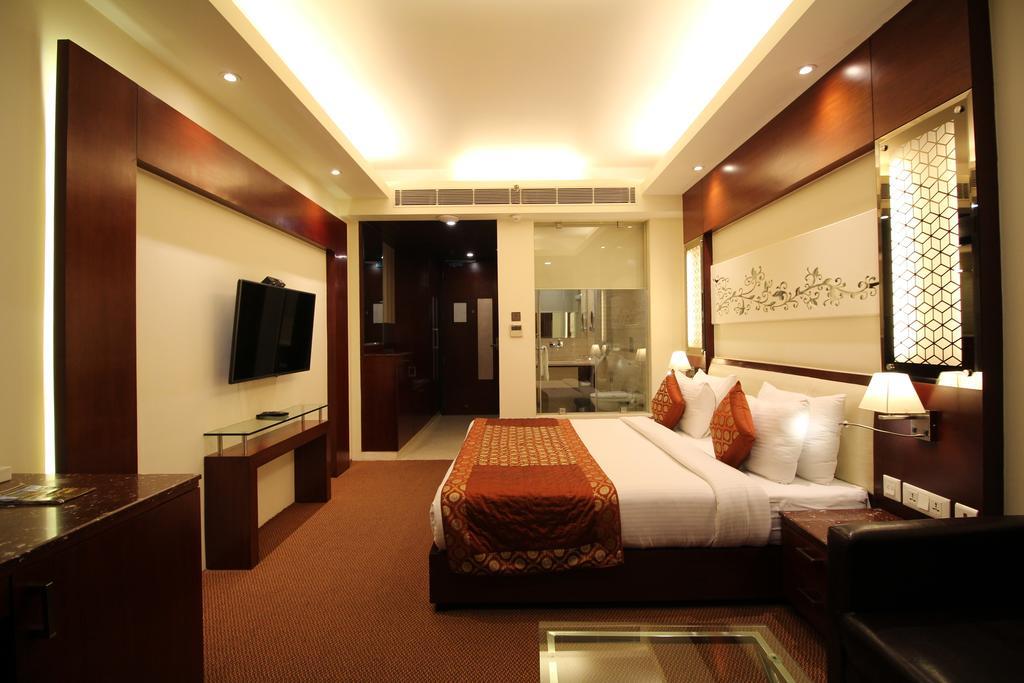 Hotel Golden Grand Delhi  Extérieur photo