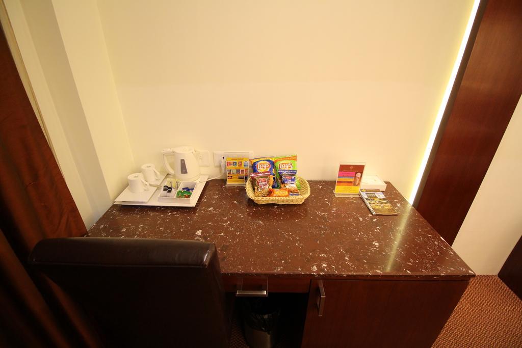 Hotel Golden Grand Delhi  Extérieur photo