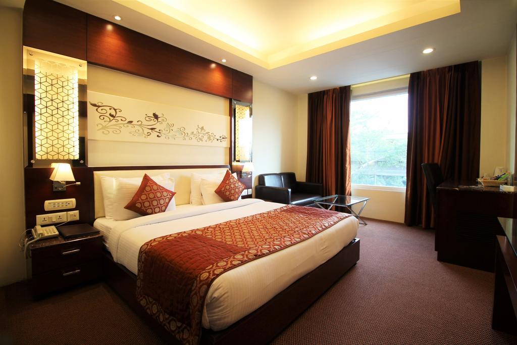 Hotel Golden Grand Delhi  Extérieur photo